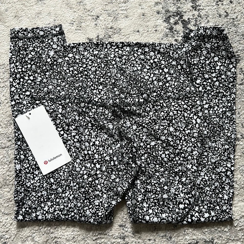 lululemon HR crop 23” size 8
